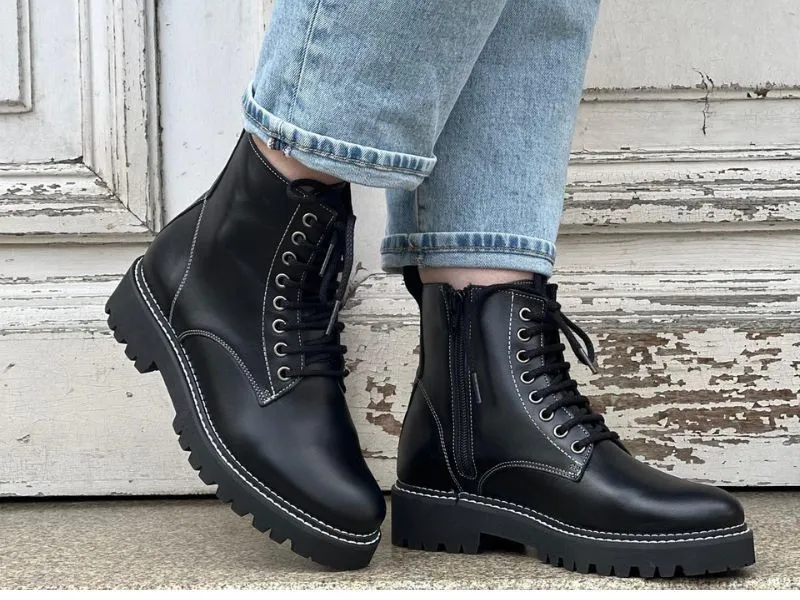 BOTA DE PIEL CON CORDONES Y CREMALLERA BRYAN STEPWISE EN COLOR NEGRO 4326