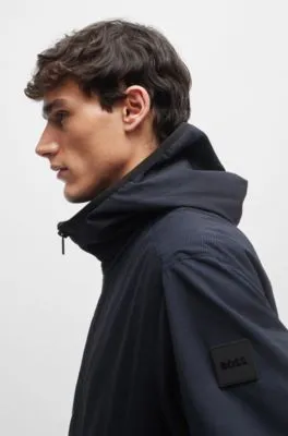 Chaqueta con capucha regular fit de tejido elástico de malla transpirable